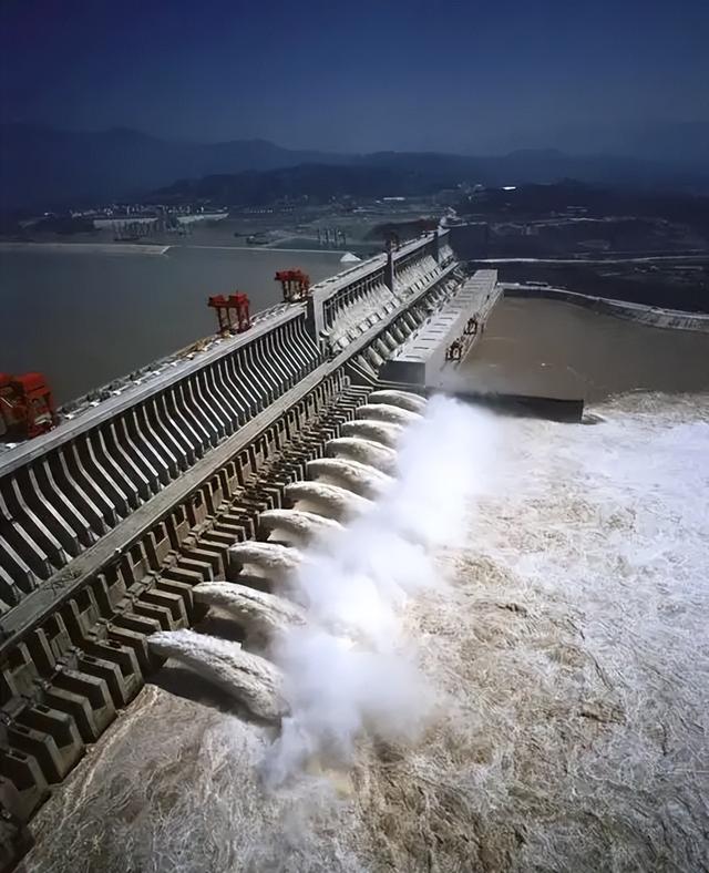 三峡大坝“账本”出炉：运行了20余年，当初2500亿投入回本了吗？