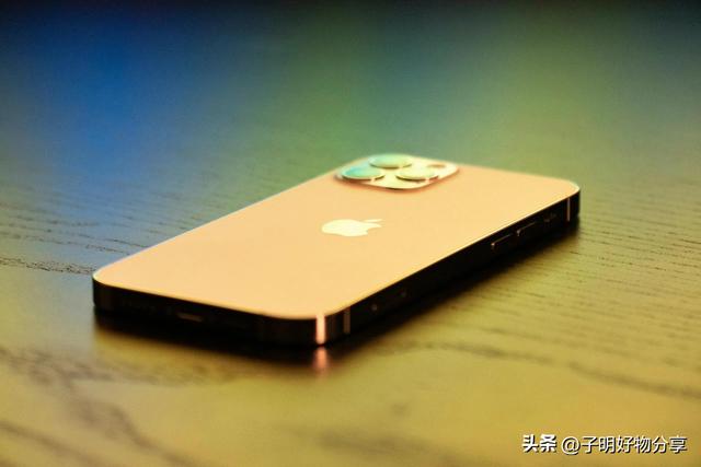 iPhone迎来三年爆发期：超薄旗舰、折叠屏、全玻璃曲面iPhone