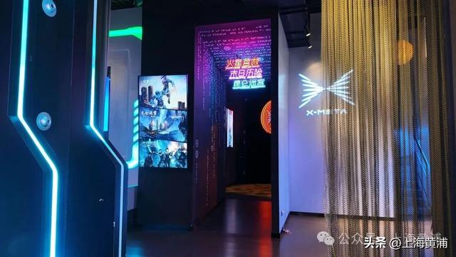 在南京路穿越“赛博龙门”，这才是Z世代的过年打开方式！