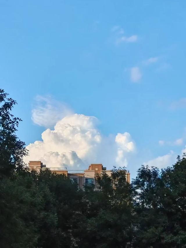 如果夏天有颜色，那么房山是_______