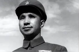 日本投降后，上万日军拒绝缴械，并斩杀信使，粟裕：不劝了，打图片