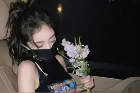 看了杨幂才知道维密内衣还可以这样穿 ​图片