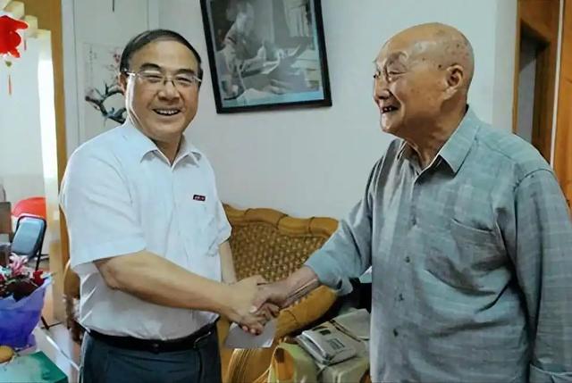 毛远耀：毛家唯一的百岁老人，长相神似毛主席，晚年他享何待遇？