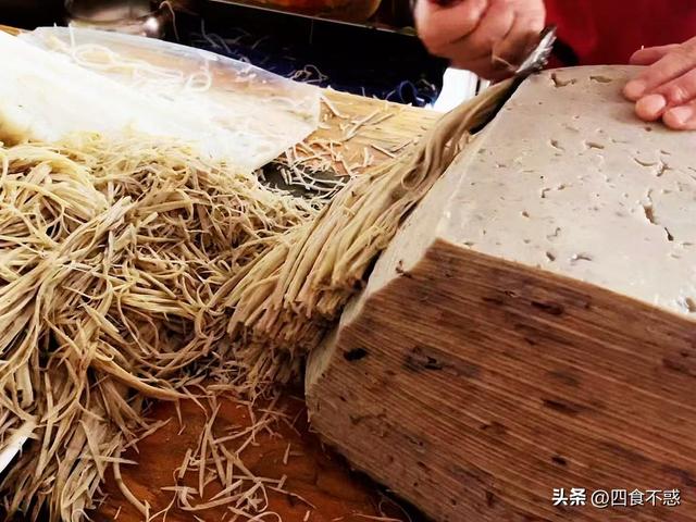 低调的昭通快藏不住了，其貌不扬的美食竟然这么好吃！
