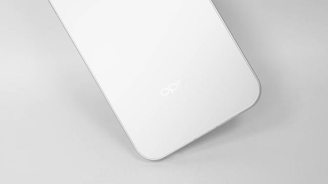 OPPO Find X9 Pro霜白：绒砂工艺藏细节，简约机身显高级