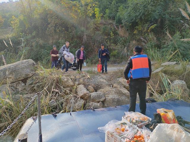 鄂渝行第三天：小红船.瞿塘峡.巫山.神女天路