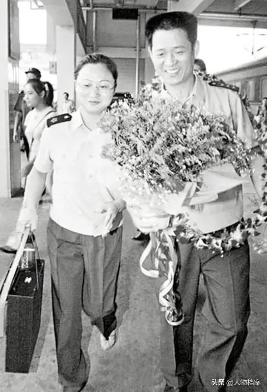 聂海胜妻子：在丈夫上太空前提出离婚	，其中究竟隐藏了多少辛酸？