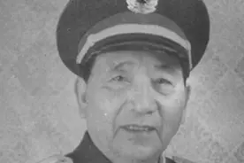 64年陈毅对秦基伟说：我要撤你的职，顿时秦基伟慌乱的看向周总理图片