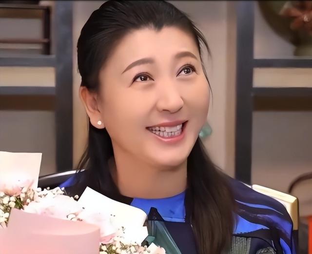 闫学晶新疆班真相大白！人民网锐评句句戳人心，谁在说谎一目了然