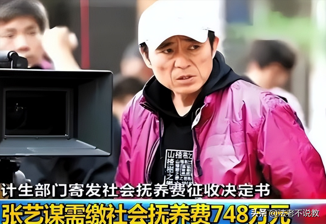 恩爱25年抵不过残酷现实，74岁张艺谋年老色衰，43岁陈婷花样年华