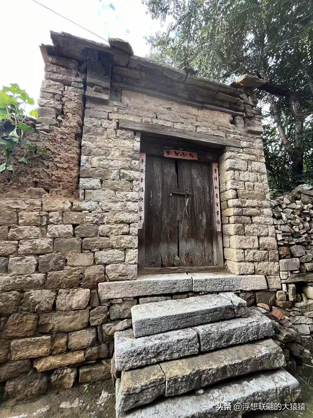 莱芜苗庄有一座隐在山坳里的古村：陡峪