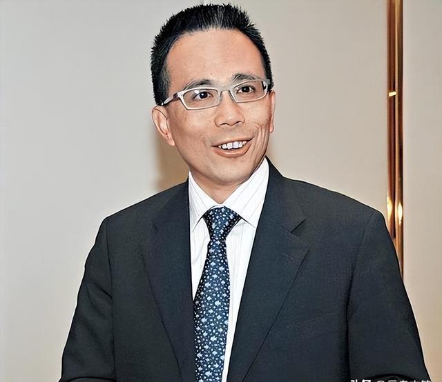 2909亿身价有何用？97岁的李嘉诚无力回天，两个60岁儿子已成心病