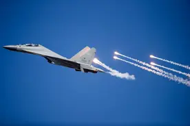 终于曝光！央视公开中国歼-16拦截P-8A，澳飞行员：要看心理医生图片