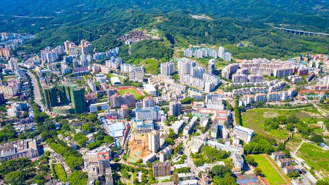 为何五指山市能成为海南岛唯一的避暑胜地？