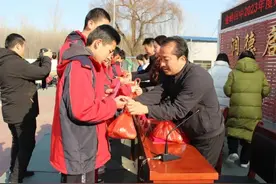 淄博这所学校，90名“五好少年”被奖励9000元牛肉图片