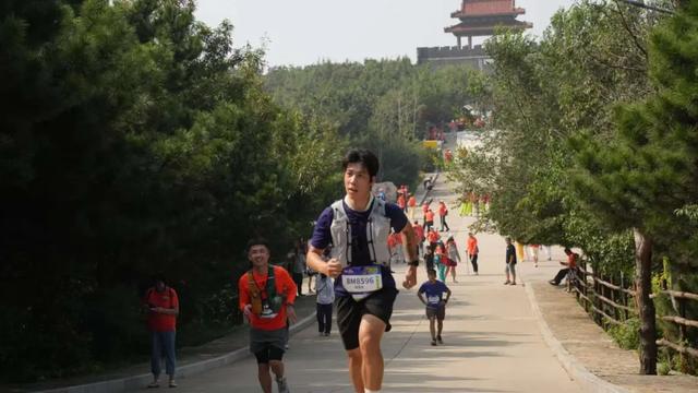 2025“中国体育彩票”第22届大连国际登山大会启幕