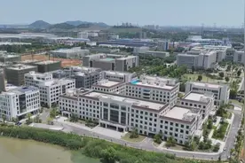 打造“科创飞地” 赋能创新发展 166家企业签约入驻咸宁（武汉）离岸科创园图片