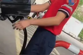 加油员为推销燃油宝，表演“口技”模拟油箱漏气声？加油站回应：是段子图片
