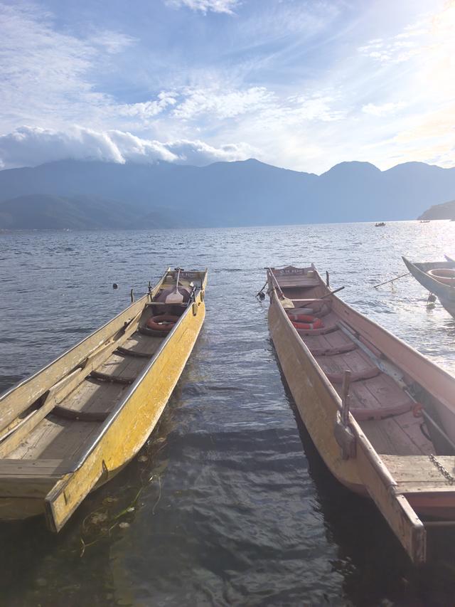 《在泸沽湖》