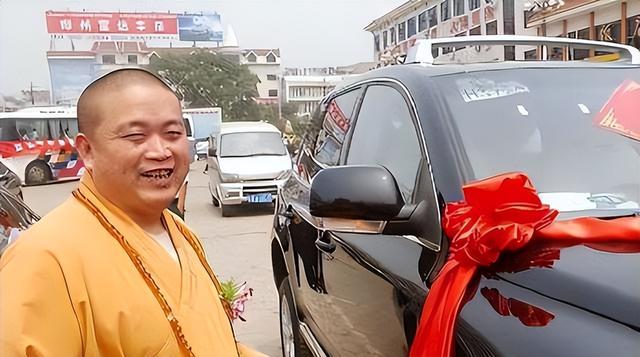 释永信被抓30天，李湘终于坦白两人关系，亲吻照的真相终于大白