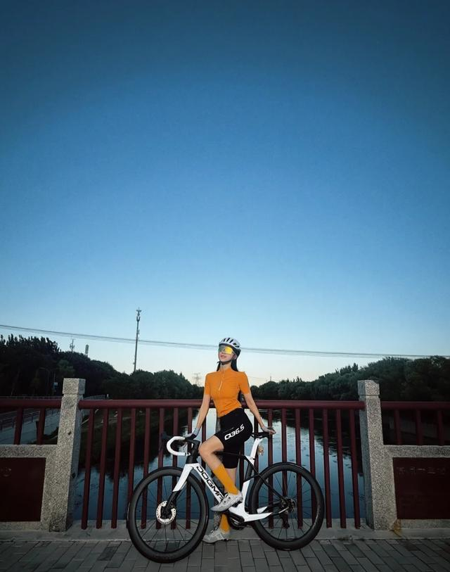 为啥爱运动的人穿搭都很暴露？她们不害臊吗！