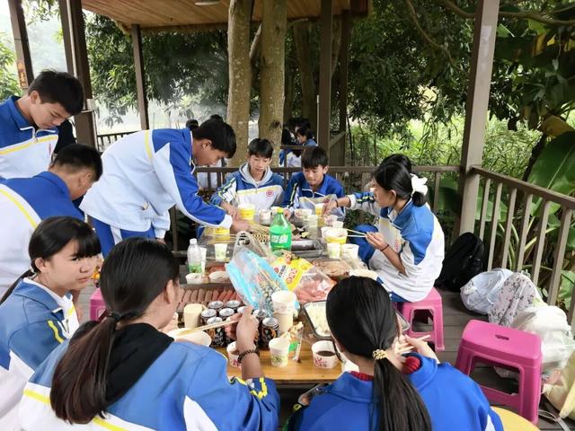 28公里徒步，让青春与红色“双向奔赴”