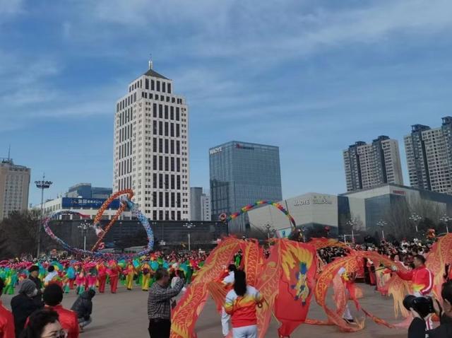 包头博物馆与阿尔丁广场
