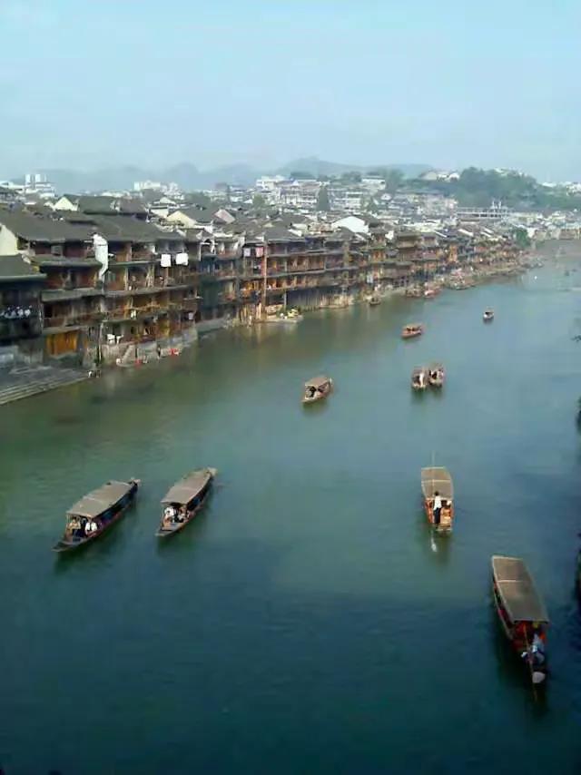 五彩斑斓营造出如梦如幻的古典意境