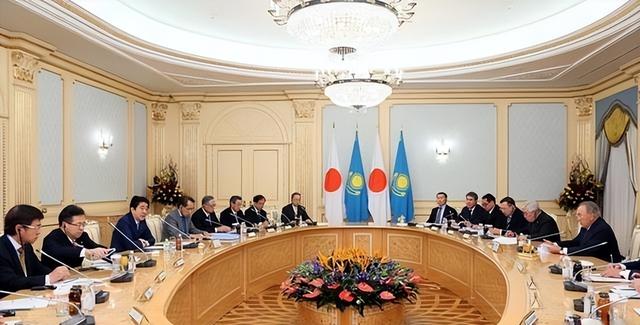 多国首脑即将赶到东京！高市早苗瘪着嘴笑，全球已收到中国的通知