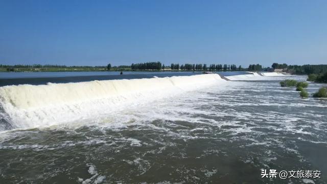 “北方都江堰”！秋日阳光洒在戴村坝，碎成万点金光！