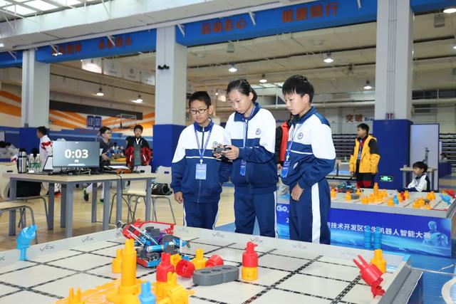 北京经开区举办学生机器人智能大赛，附现场图——
