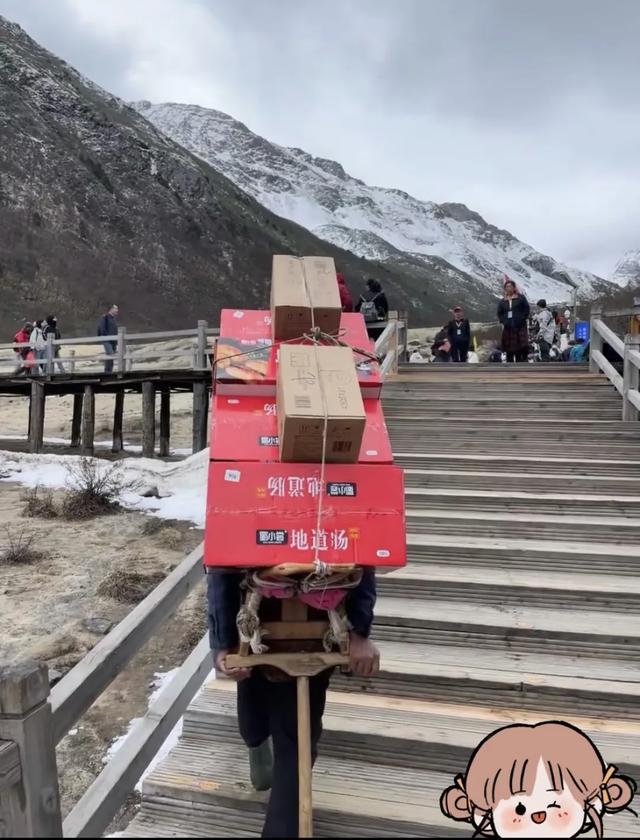 超多重庆人爱去的景区，花费上百块，宁愿人挤人就为吃根烤肠？