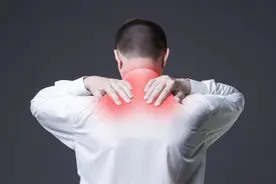 颈部“致命七寸”勿乱按，可能导致瘫痪、心脏停搏甚至猝死！图片