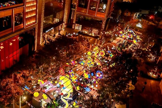 BFC外滩冬日嘉年华梦幻启航，多维场景重塑商业新体验
