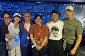 谢霆锋演唱会台下比台上精彩，55岁王菲不高冷了，蹦蹦跳跳真可爱图片