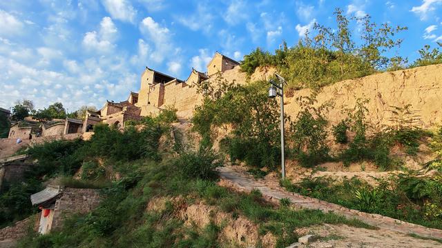 山西深度游—吕梁碛口李家山村