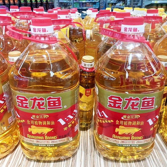 新加坡总理公开支持高市后	，被罚18亿账单的金龙鱼，凉得更快了