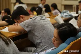 一夜之间全国很多老师感觉不会教学了，深有同感。图片