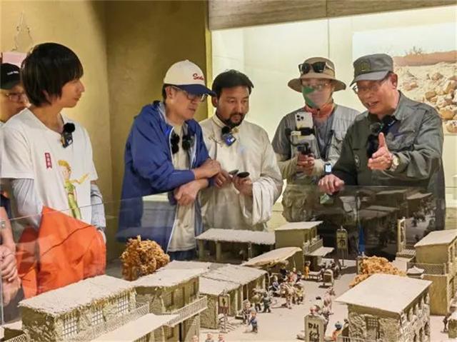俞你同行！跟随俞敏洪直播镜头，邂逅千年秘境额济纳