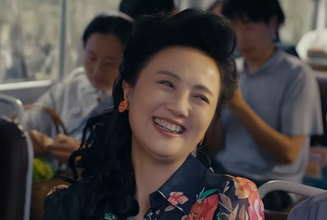 离过年仅1个月	，52岁辛柏青高调传出喜讯，朱媛媛终于可以放心了