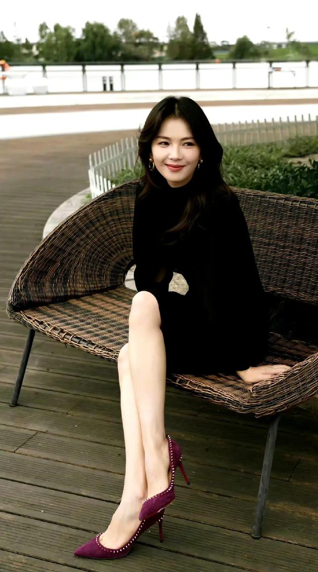 刘涛 肌肤白里透红，紧致水润，不愧是大部分中年男人的梦中女神！