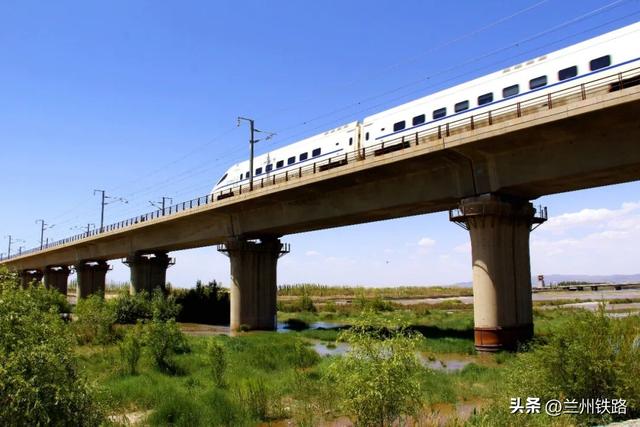 铁道风景线 | 黑河映铁骨，四季见风华