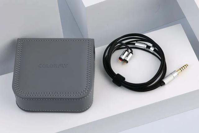 以独特三动圈架构搅动千元内市场——Colorfly SR银参考入耳式耳机