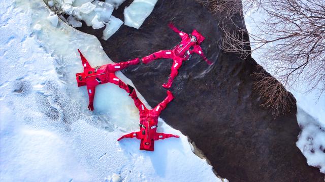 内蒙古呼伦贝尔：冰浮，不一样的冰雪体验