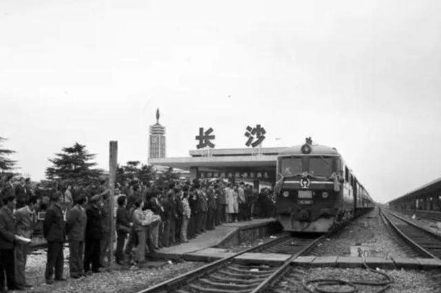 1937年，红军一团长到延安，毛主席疑惑：半年了，怎么也不来看我