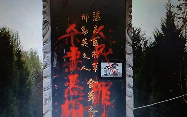 罕见照片：张灵甫被击毙，尸体发臭，穿解放军军装，被装入棺材里