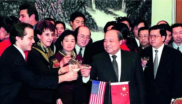克林顿：我一生有两件事感到很遗憾，一中国加入WTO，二我做错了