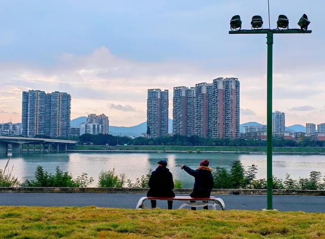 带娃圣地+1，射洪这个新广场好安逸！