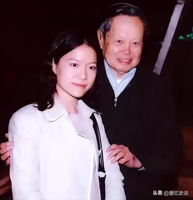 没孩子也没遗产，照顾杨振宁21年，冷冻9颗卵子的翁帆图个啥？