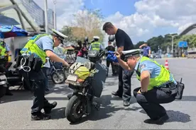 除了戴头盔，7月1日起，电动车、三轮车上路“4必查”，车主注意图片